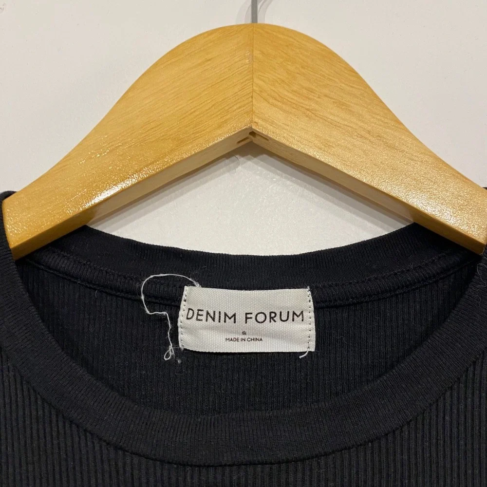Aritzia Denim Forum Ribbed Short Sleeve Crew Neck Tee Black Small
